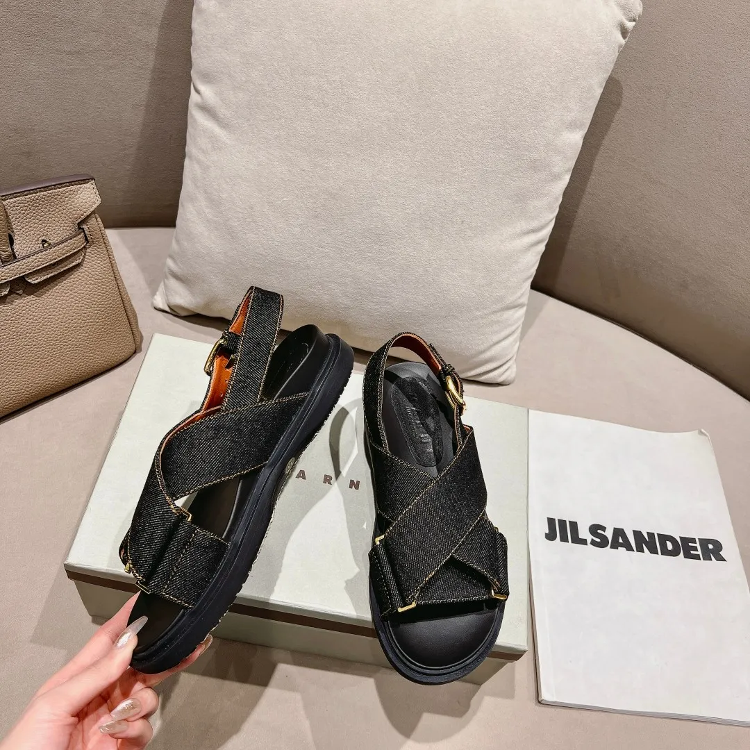 👟👟Ex-factory price 420👟👟 Marni Mani, popular online celebrity style, Taobao, popular single style in physical stores! Thick-soled, elevated classic cross-strap, color-blocked flat-soled cowhide open-toe European and American style women's sandals. Fabric: Cowhide Lining: Sheepskin Outsole: Rubber Button: Gold Size: 35-40